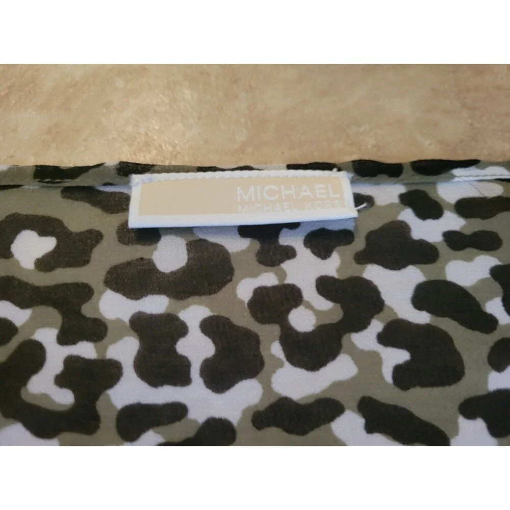 Michael Kors Qrap Style Animal Print Scarf